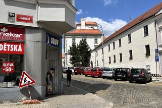 Ve Znojmě kvůli válce romských gangů přituhuje. „Nedá se tady žít, bojíme se chodit městem,“ říkají místní - Novinky